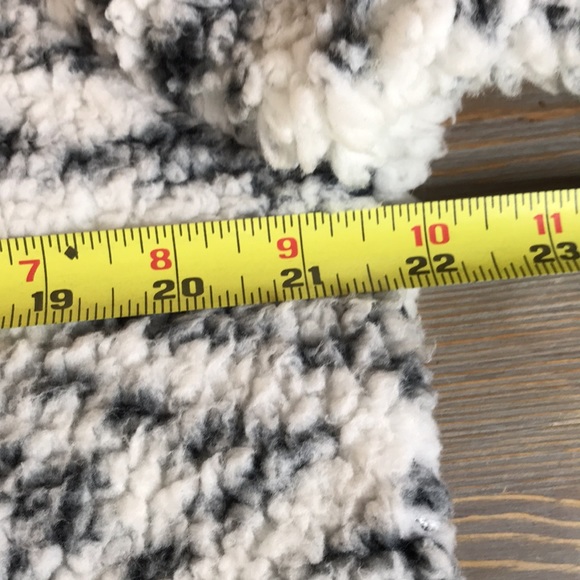 🍁 Cozy Sherpa 🍁…Women’s Large… White/Gray/Hints Black Pull-Over! - Picture 8 of 12